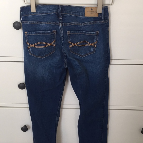 Girls Abercrombie Jeans - Picture 3 of 4